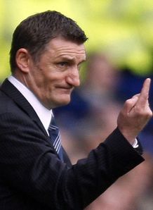 Mowbray will let Hoefkens go