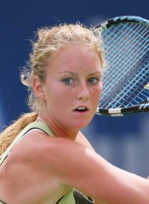 Ursula Radwasnka over Dominika Cibulkova