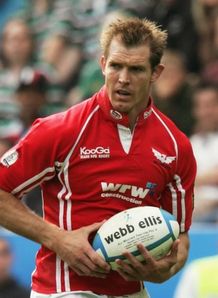 James joins up with Sharks