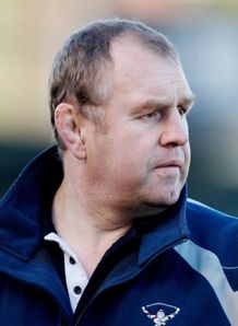 Richards sets the standard