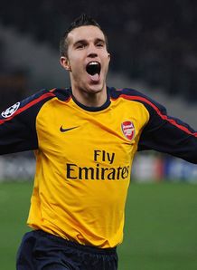 Van Persie extends Arsenal contract