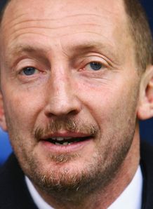 Holloway to fight for Barker