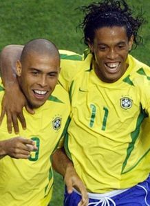 http://img.skysports.com/09/05/218x298/Ronaldo-Ronaldinho-2_2309307.jpg