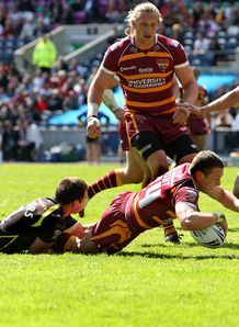 Giants heap misery on Crusaders