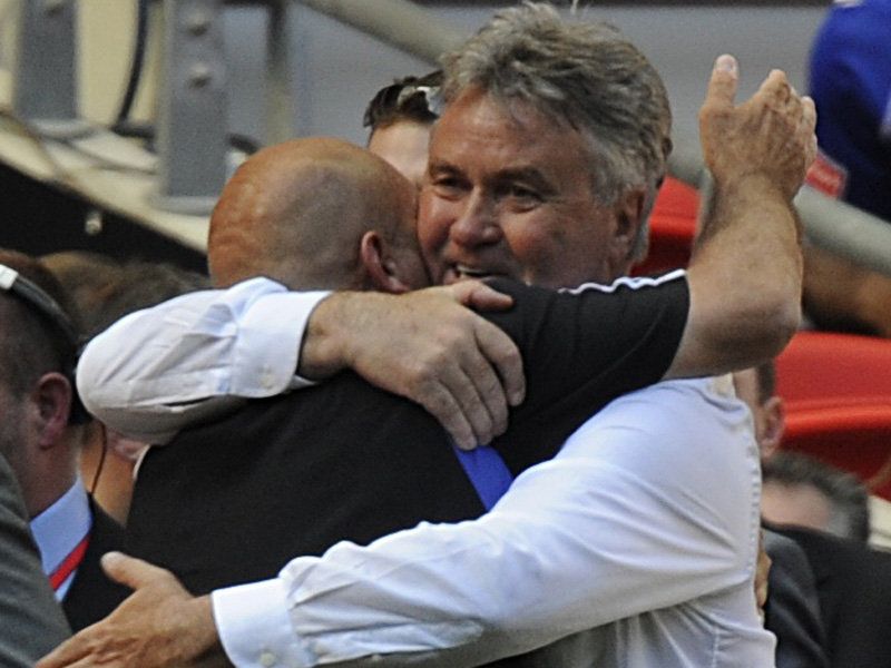 Guus-Hiddink-Ray-Wilkins-FA-Cup-final-embrace_2312482.jpg