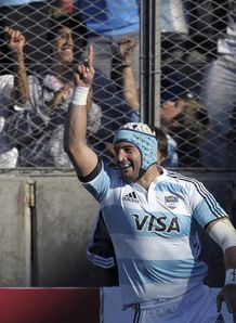 Leguizamon triumphant Leguizamon triumphant