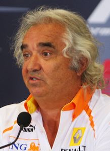 Renault bosses quit team
