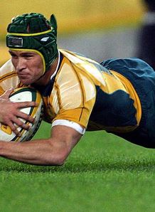 Giteau puts boot into French