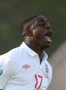 Richards contracts swine flu