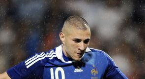 Benzema gives France a lift