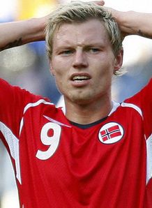 Fulham complete Riise capture