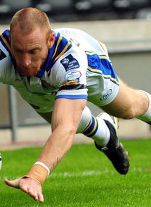 Sinfield's boot breaks Wolves
