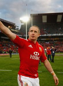 Shane Williams salutes the fans Shane Williams salutes the fans