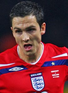 Downing completes Villa move