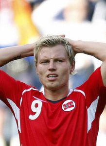 Young Riise seeks move