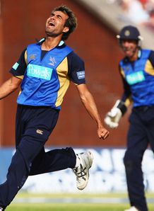 Hawks swoop into Trophy final