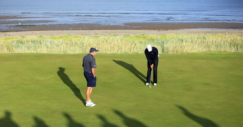 Tiger Woods on the first geen in practice.