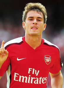 Aaron-Ramsey-Arsenal-Portsmouth-Premier-Leagu_2351307.jpg