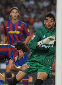 Barca off to winning start