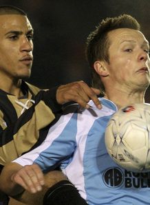 Harrad strike downs Robins