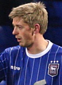 Last-gasp Stead seals win