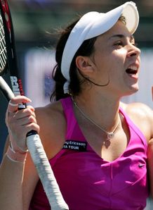 Bartoli makes Bali semis