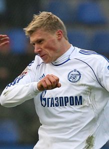 Stuttgart's striker swoop