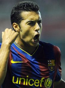 Pedro pens new Barca deal