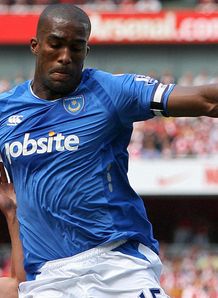 Everton agree Distin fee