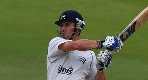 Somerset swoop for Compton