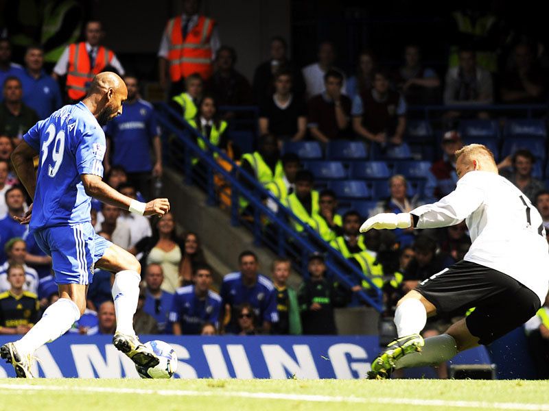 Nicolas-Anelka-Brian-Jensen-Chelsea-Burnley-P_2353774