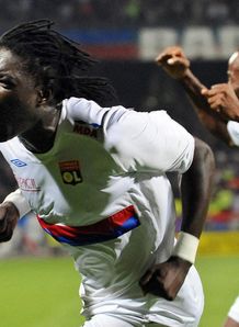 Bafetimbi Gomis duke festuar golin