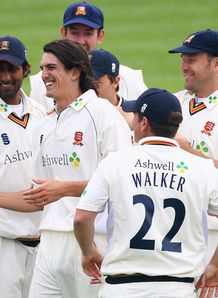 Wright holds nerve for Essex