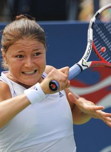 Safina scrapes past Barrois