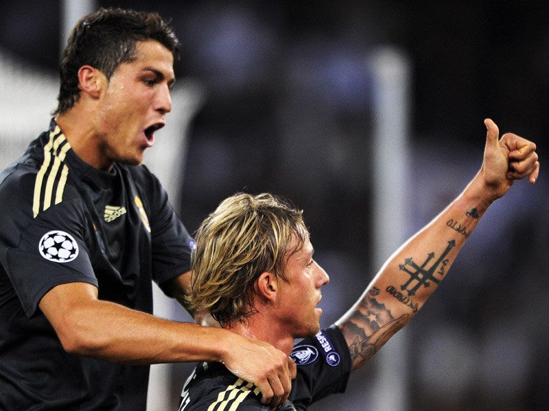 cristiano ronaldo madrid 2009. Cristiano Ronaldo puts Real
