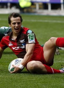 Daniel Evans scores against London Irish Daniel Evans scores against London Irish