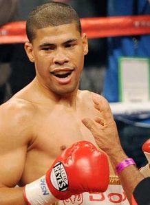 Lopez defends crown in NY
