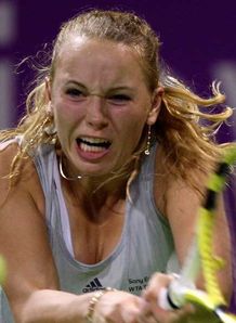 Wozniacki battling in Doha