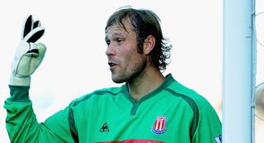 Blades bring in Simonsen