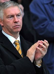 Pearson expects Dowie stay