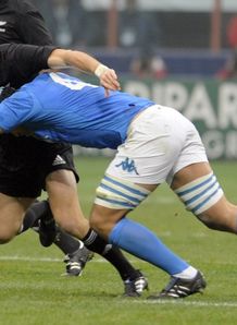 Andy Ellis hit by Carlo del Fava Andy Ellis hit by Carlo del Fava