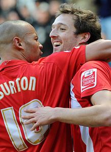 Mooney extends Charlton stay