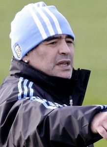 Maradona claims mistreatment