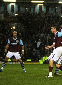 Heskey rescues Villa