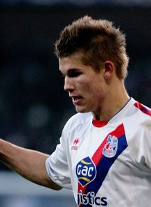 Hills returns to Palace