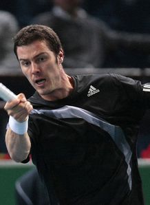 Safin slams 