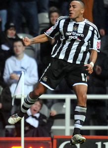 Simpson eyes Magpies deal