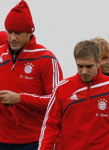 Lahm issues Bayern apology