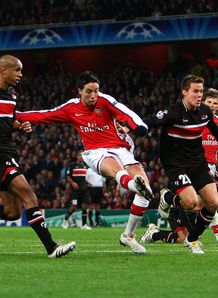 AZ rout puts Arsenal on brink