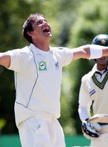 'Perfect comeback' for Bond